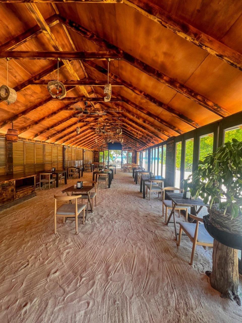 Tranquila Beach Hotel Rasdhoo Exterior photo